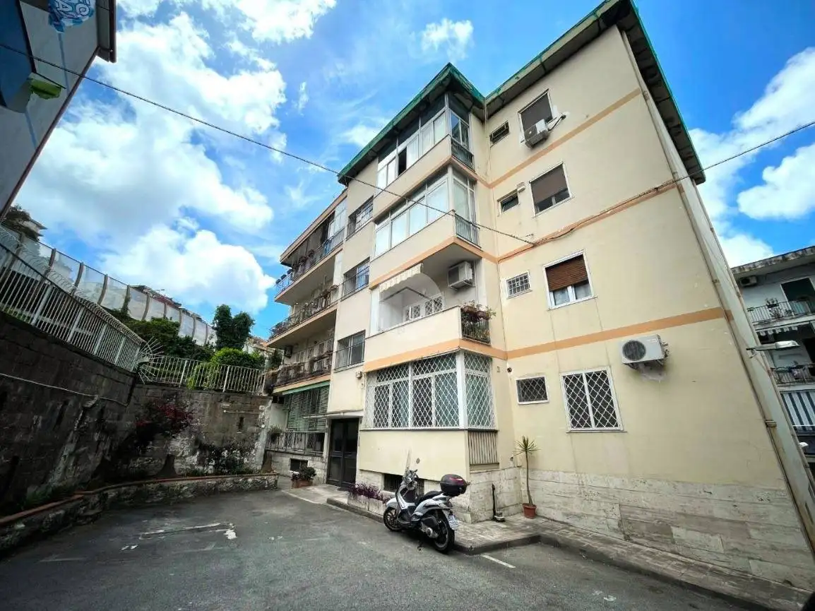 Appartamento in vendita a Napoli