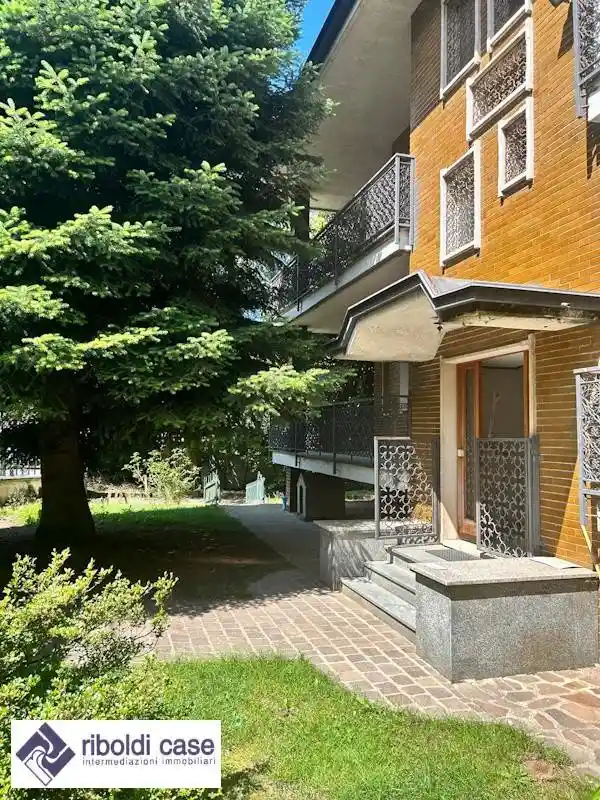 Villa in vendita a Besana in Brianza