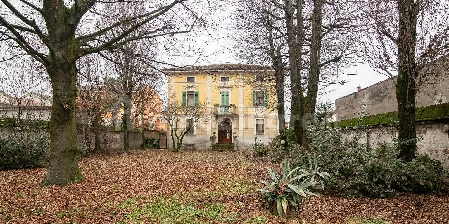 Villa in vendita a Cremona