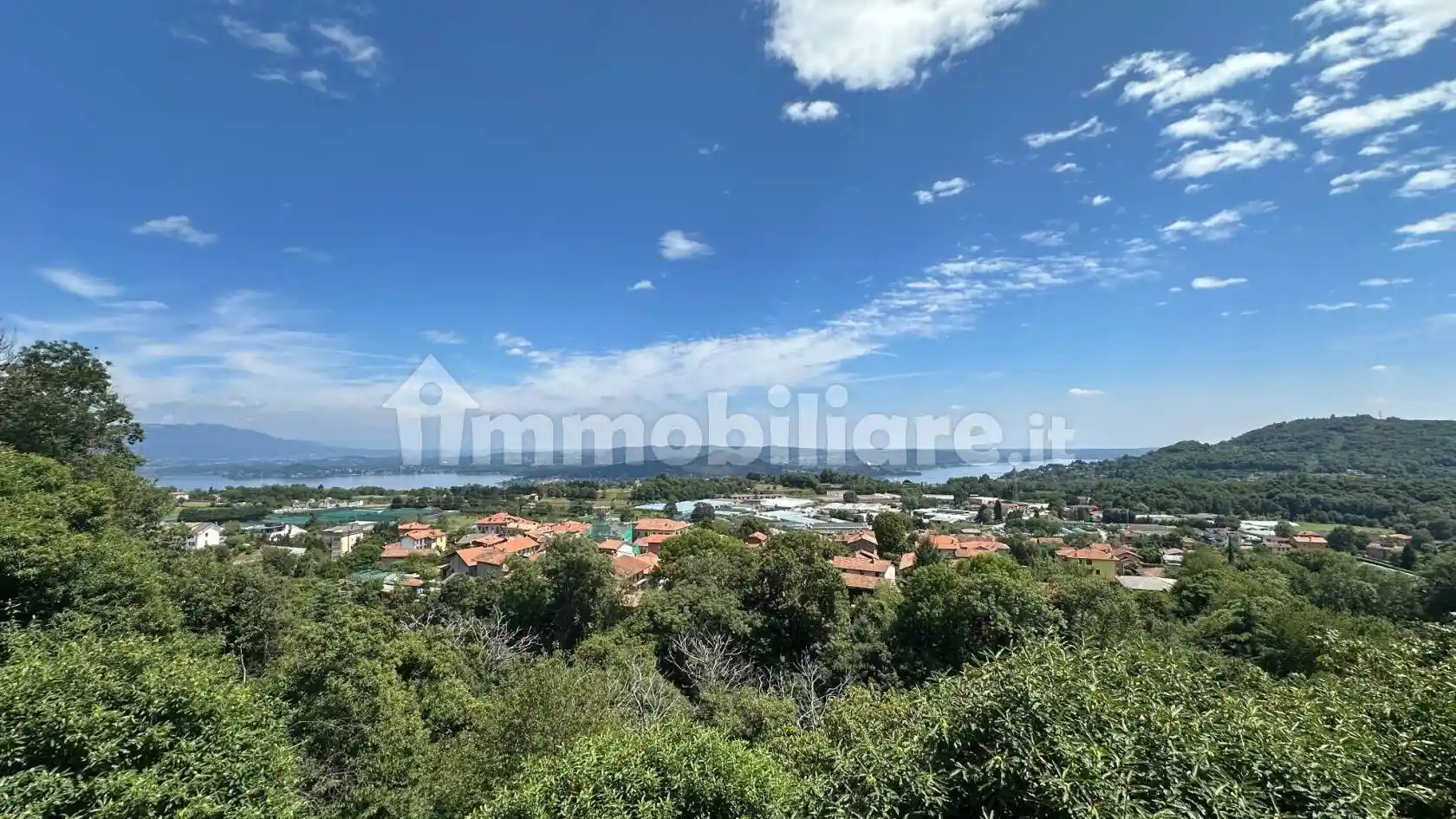 Appartamento in vendita a Nebbiuno