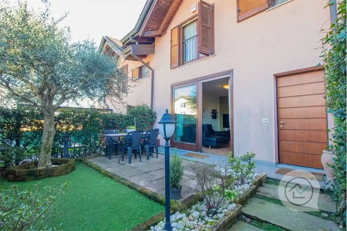 Villetta a schiera in vendita a Daverio