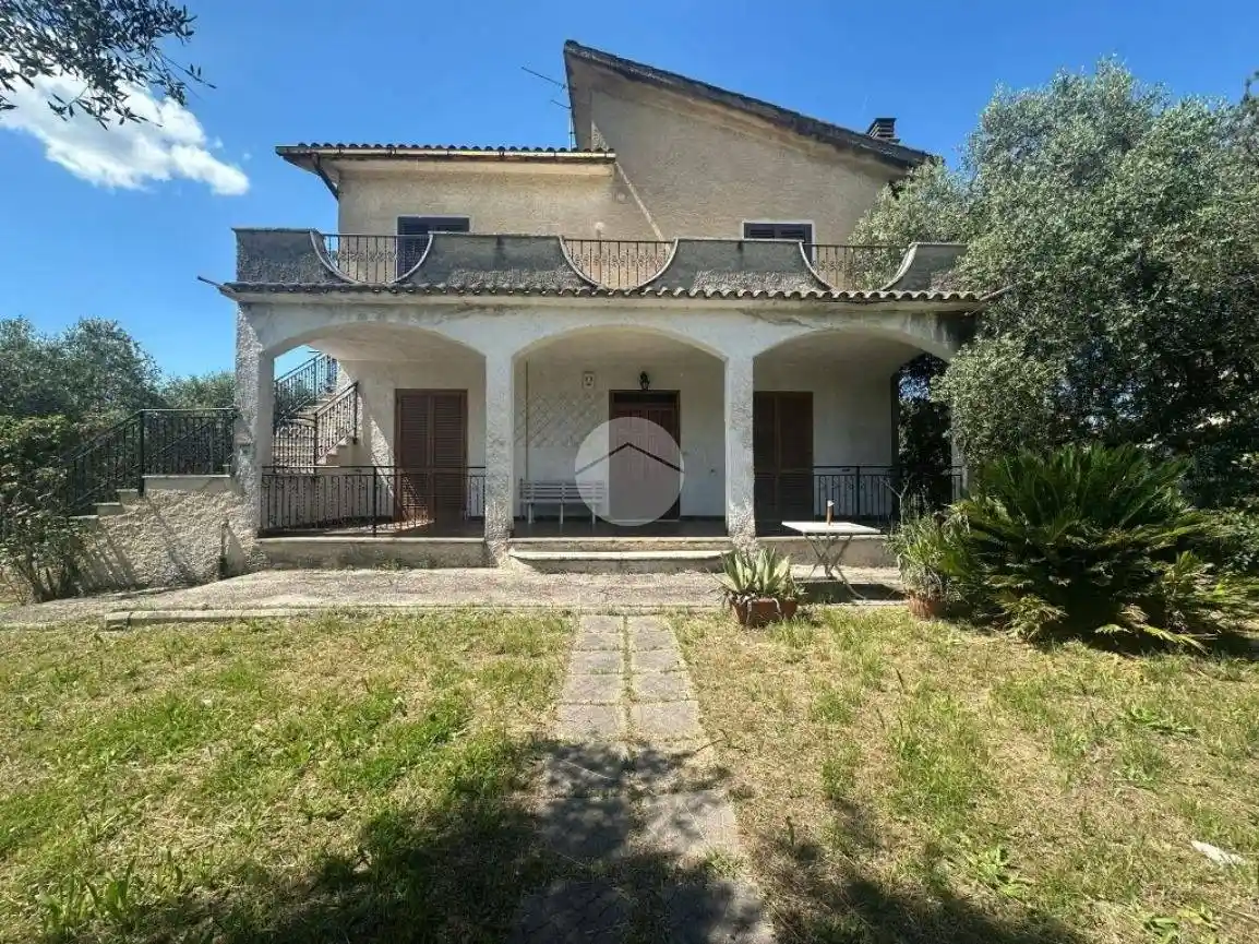 Villa in vendita a Fara in Sabina