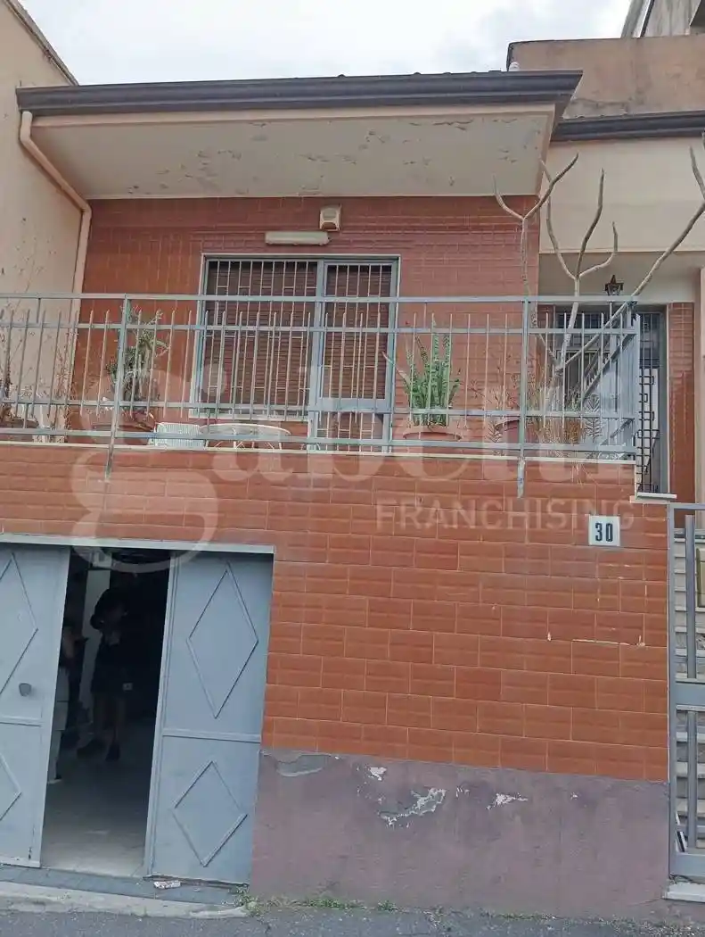 Casa indipendente in vendita a Aci Castello