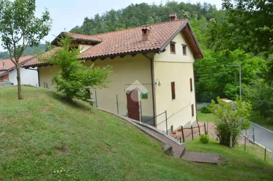 Casa indipendente in vendita a Ponzone