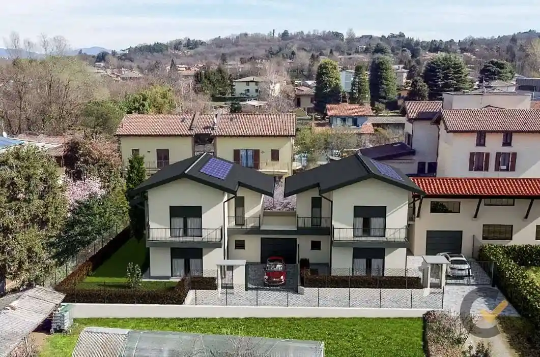 Villa in vendita a Azzate