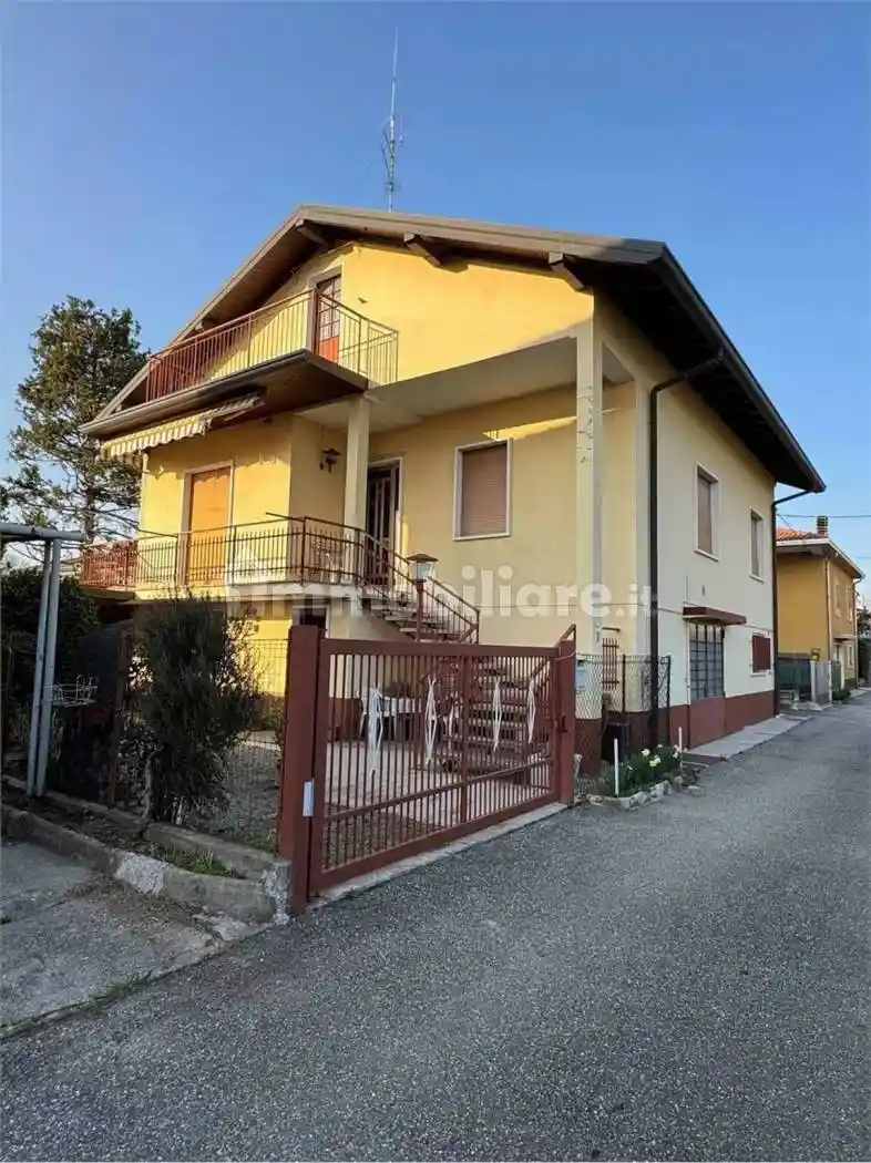 Villa in vendita a Cairate