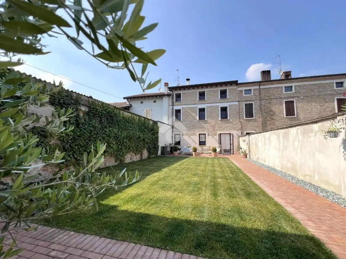 Casa indipendente in vendita a Acquanegra sul Chiese