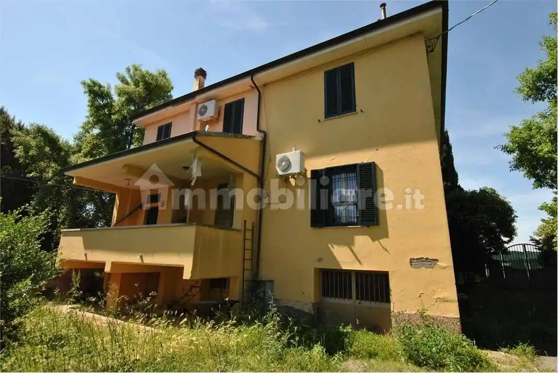 Palazzo - Edificio in vendita a Cecina