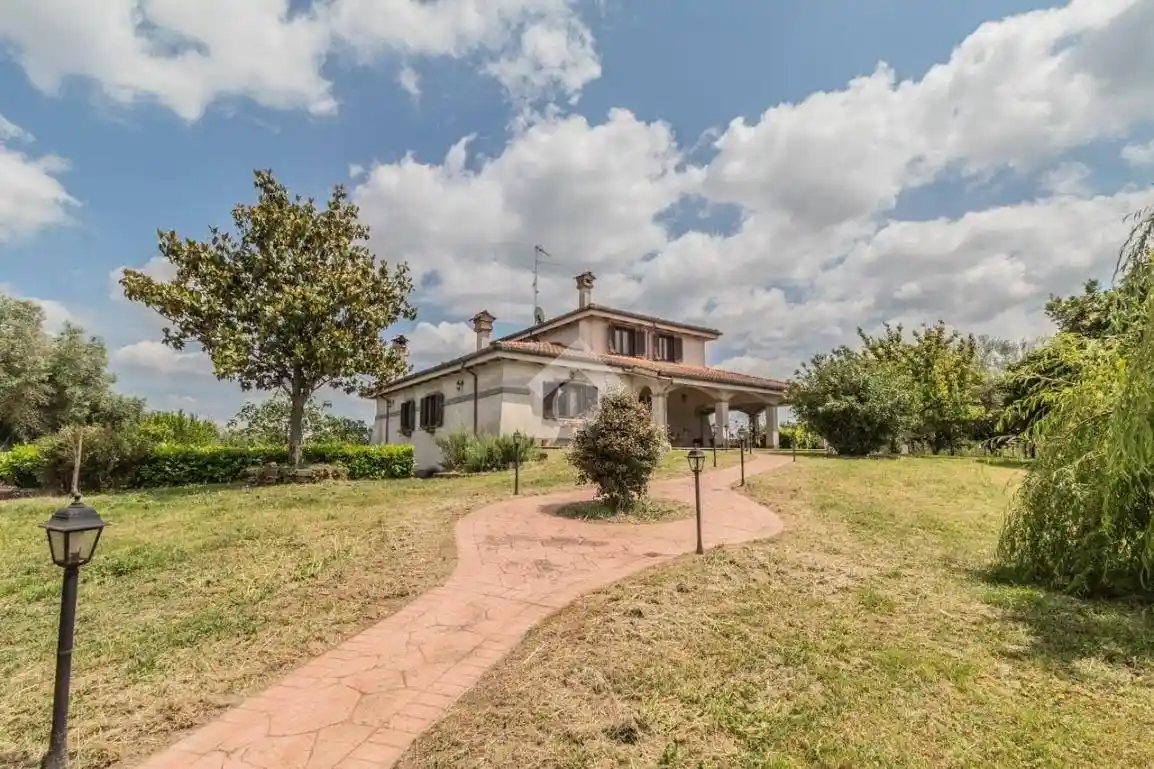 Villa in vendita a Campagnano di Roma