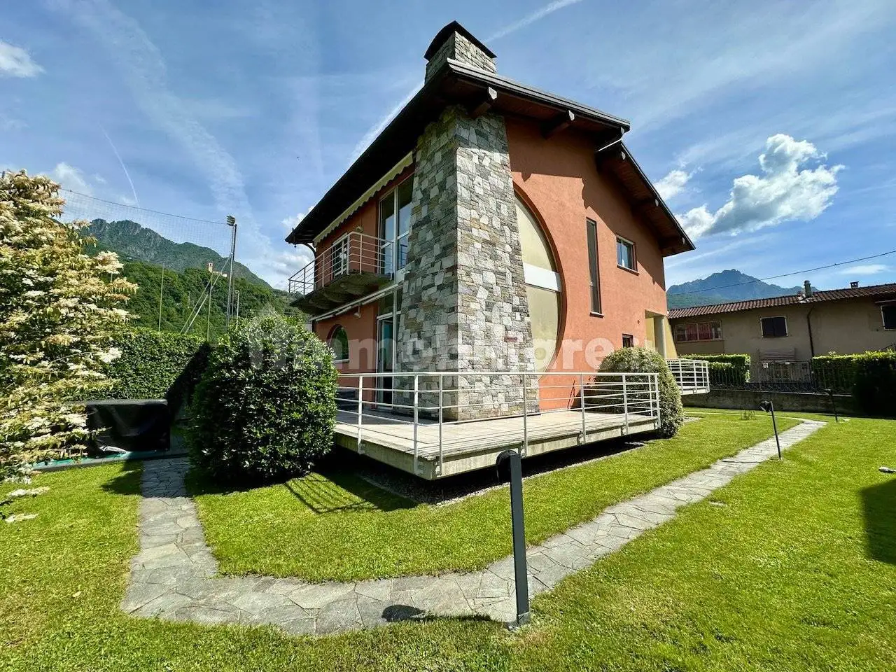 Villa in vendita a Carlazzo