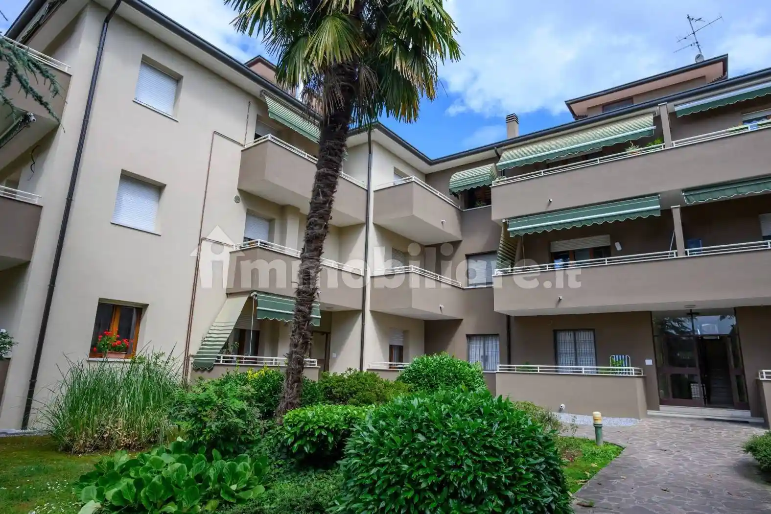 Trilocale via 2 Giugno 6, Verderio Inferiore, Verderio - foto 3