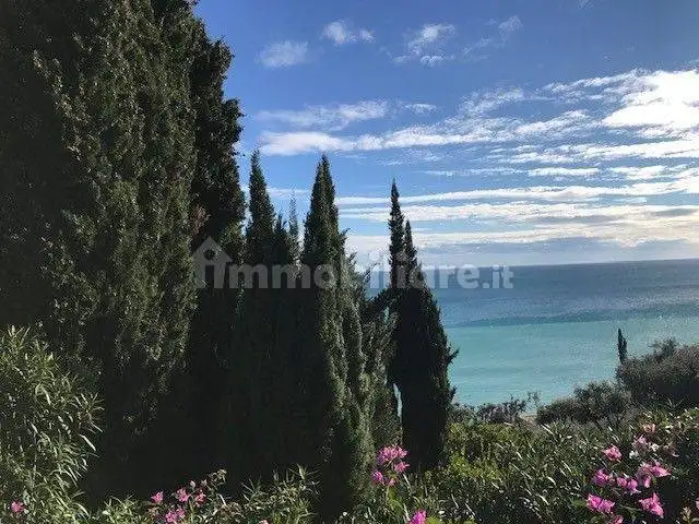Villa in vendita a Alassio