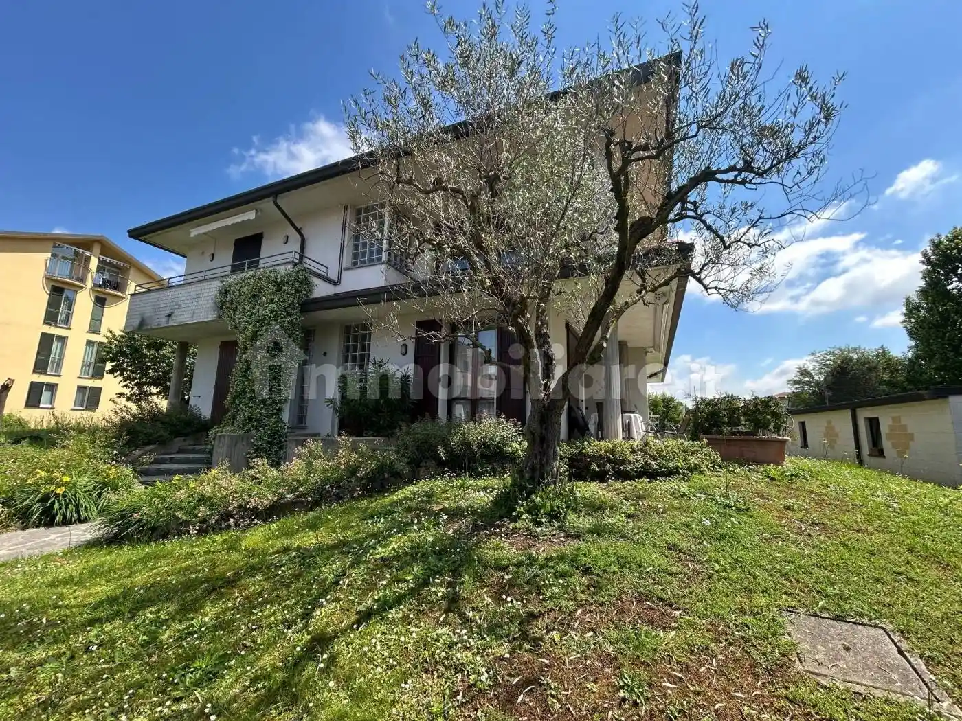 Appartamento in vendita a Biassono