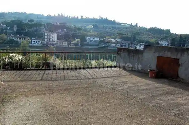 Palazzo - Edificio in vendita a Signa