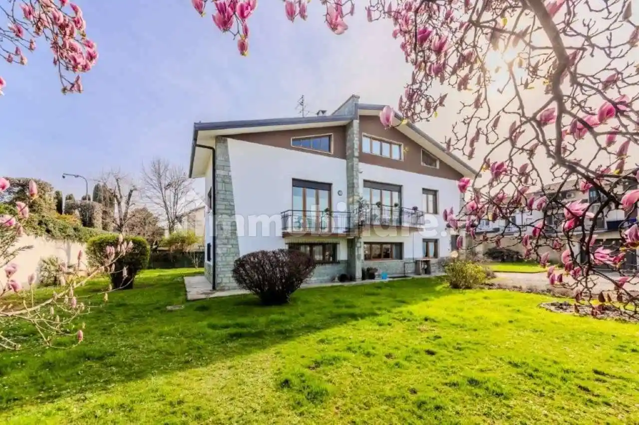 Villa in vendita a Lainate
