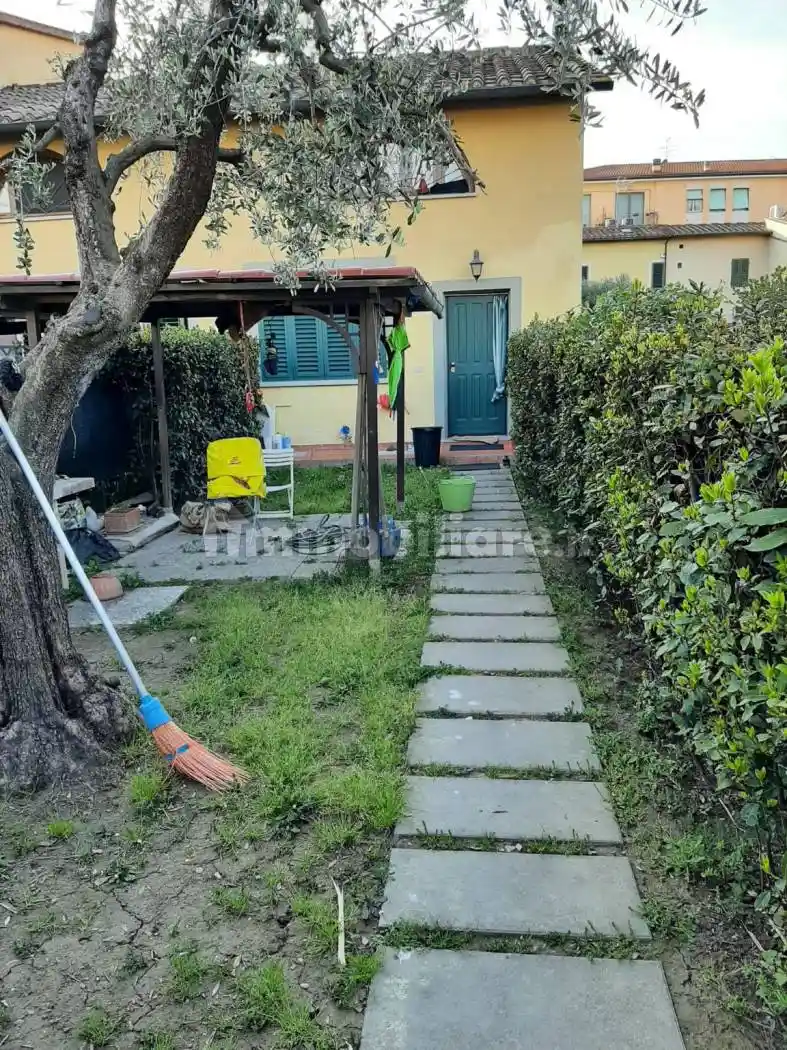 Casa indipendente in vendita a Campi Bisenzio