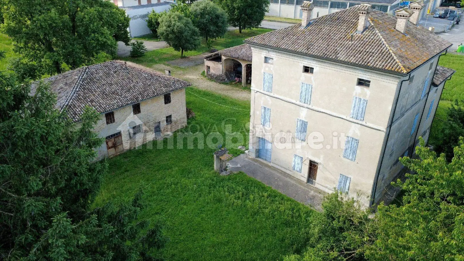 Rustico - Casale in vendita a Soragna