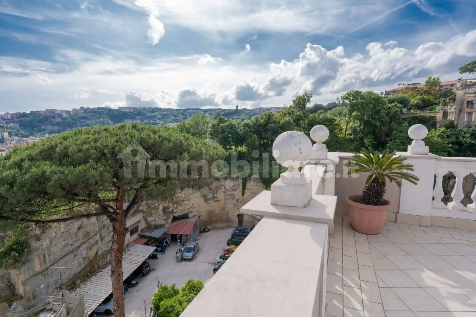 Appartamento in vendita a Napoli