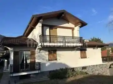 Villa in vendita a Erba