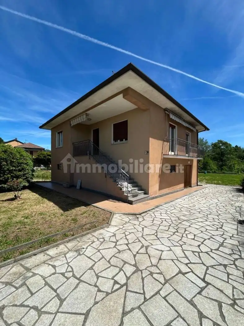 Villa in vendita a Oleggio Castello