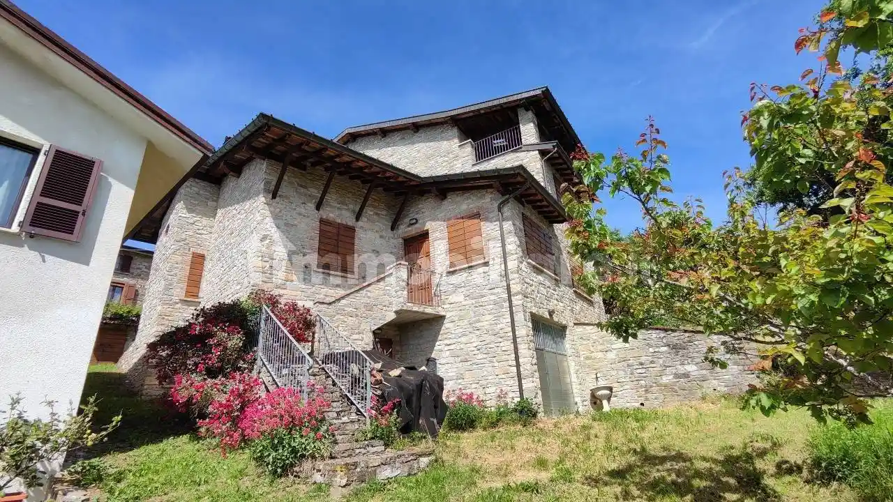 Casa indipendente in vendita a Bettola