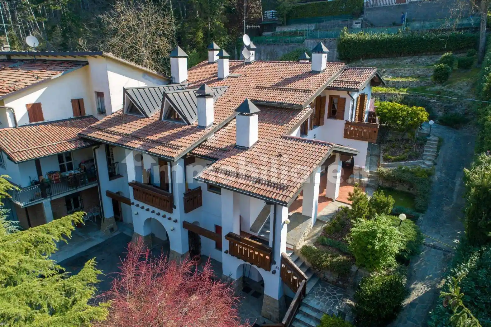 Villa in vendita a Castelnovo Ne' Monti