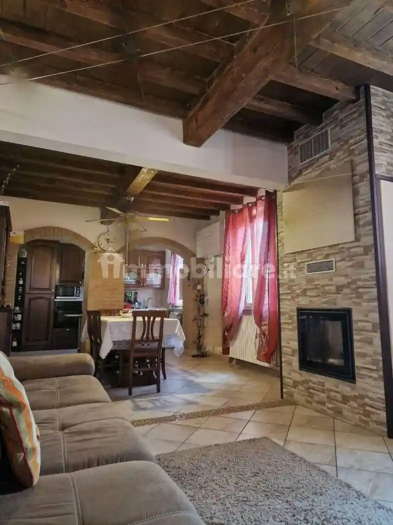 Rustico - Casale in vendita a Besenzone