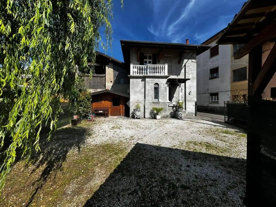 Casa indipendente in vendita a Varese