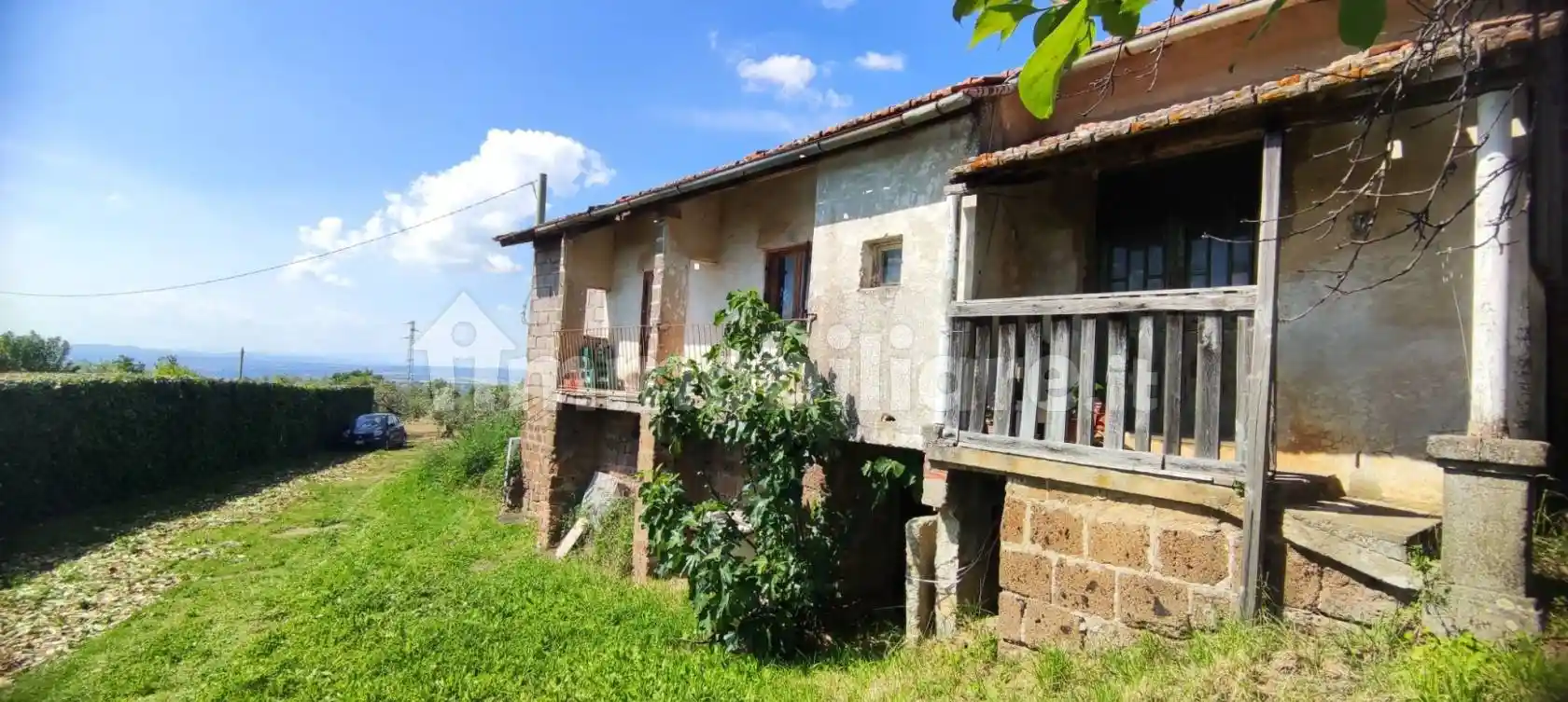 Rustico - Casale in vendita a Viterbo