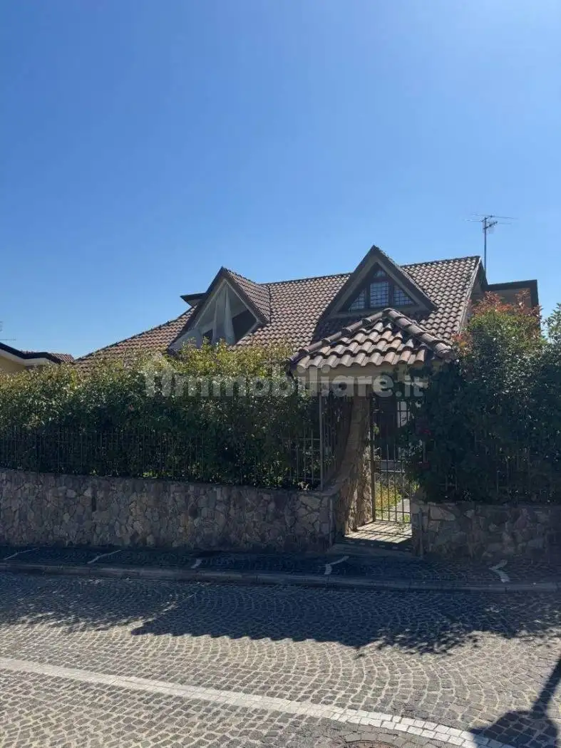 Villa in vendita a Sant'Egidio del Monte Albino