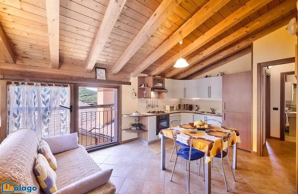 Appartamento in vendita a Esino Lario