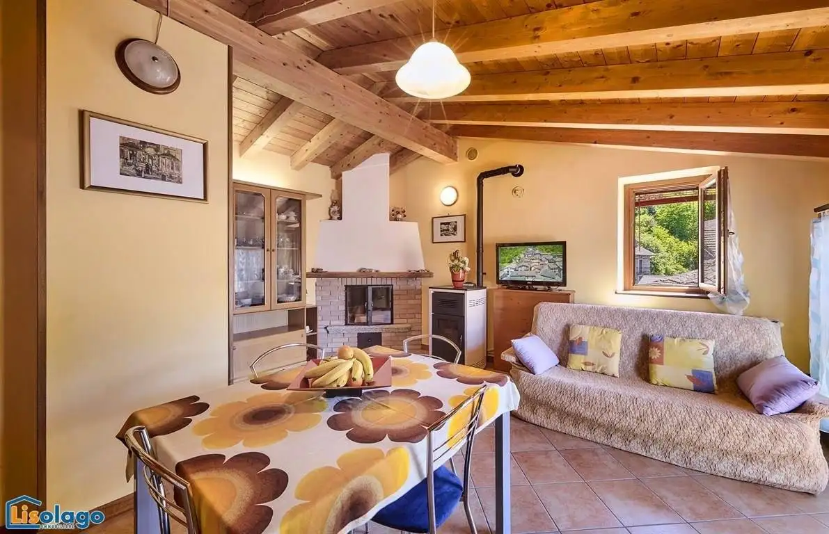 Trilocale via Agueglio snc, Centro, Esino Lario - foto 3