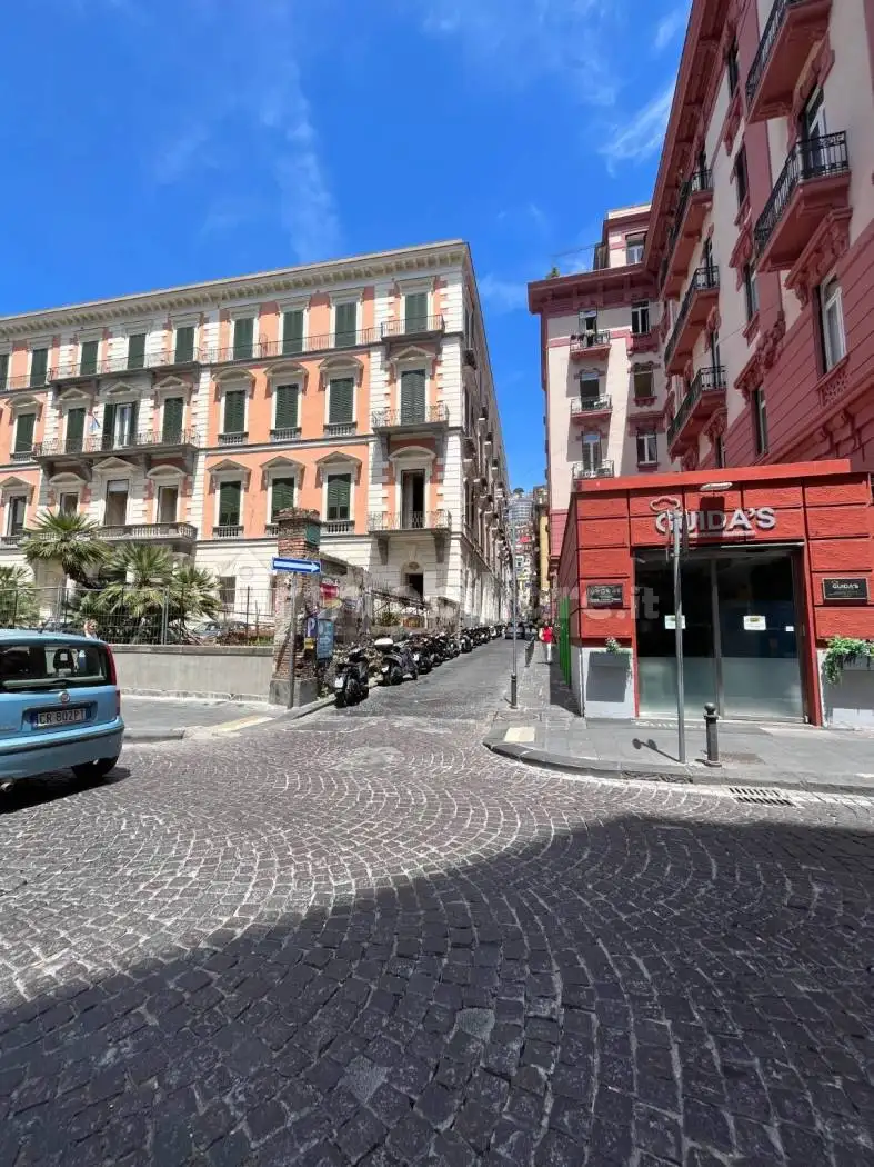 Appartamento in affitto a Napoli
