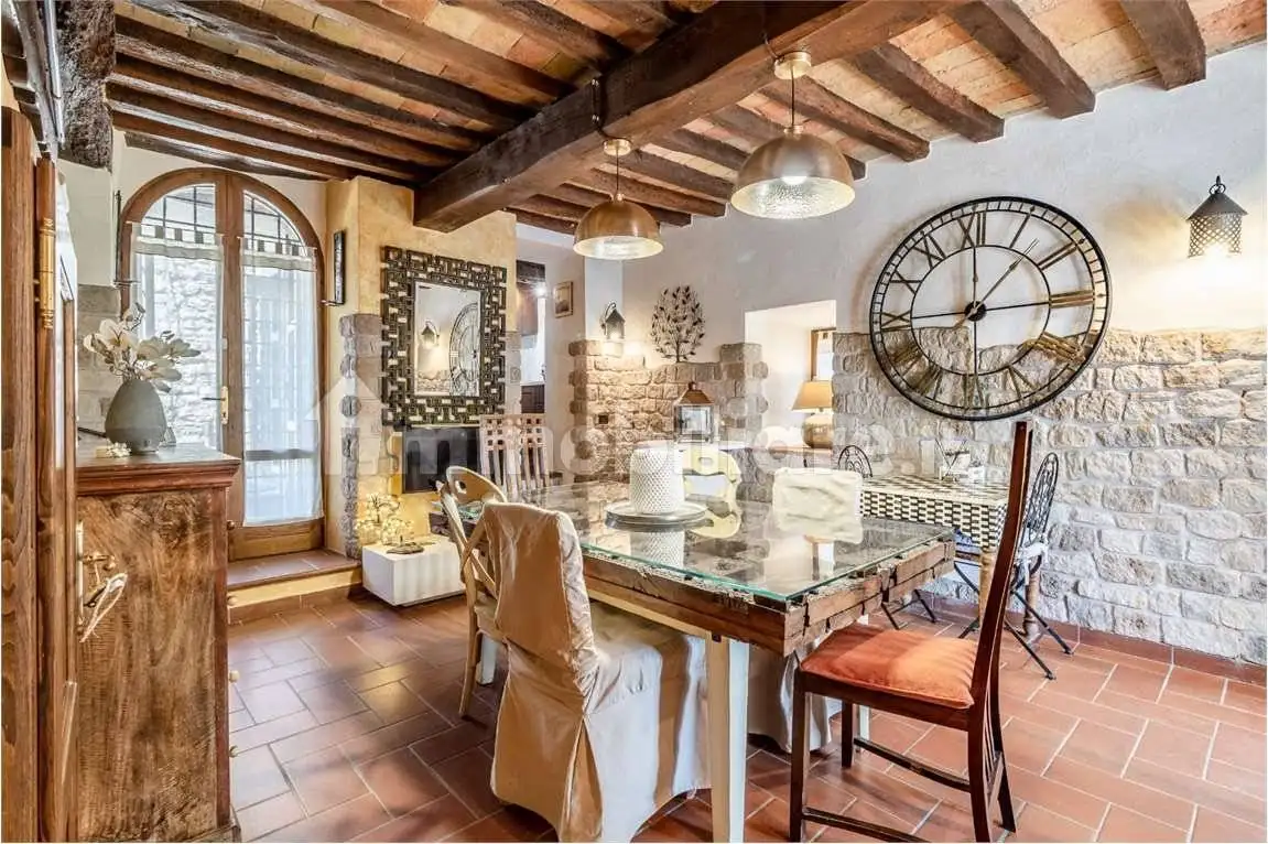 Rustico - Casale in affitto a Todi