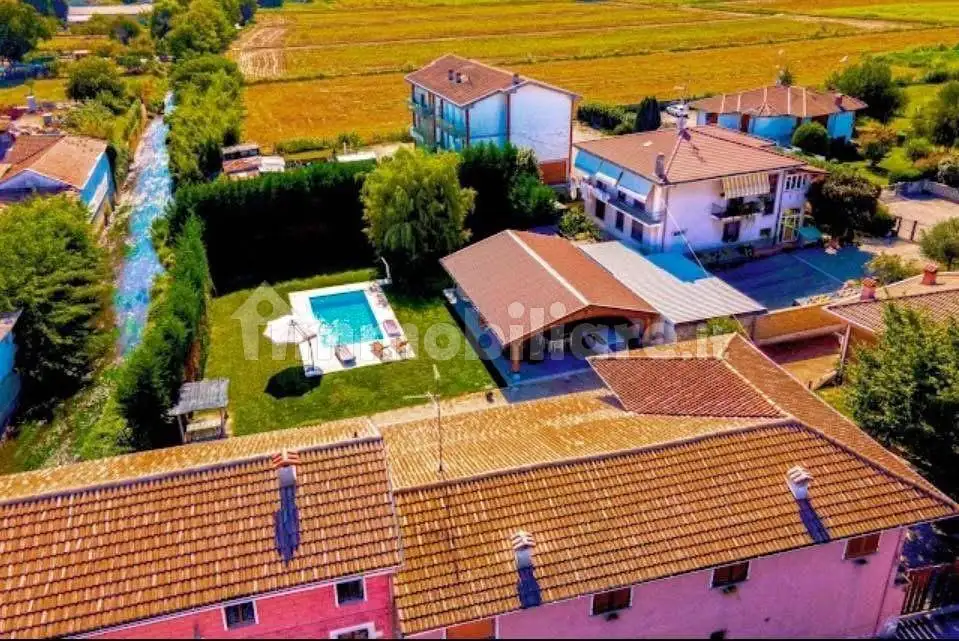 Rustico - Casale in vendita a Vicolungo