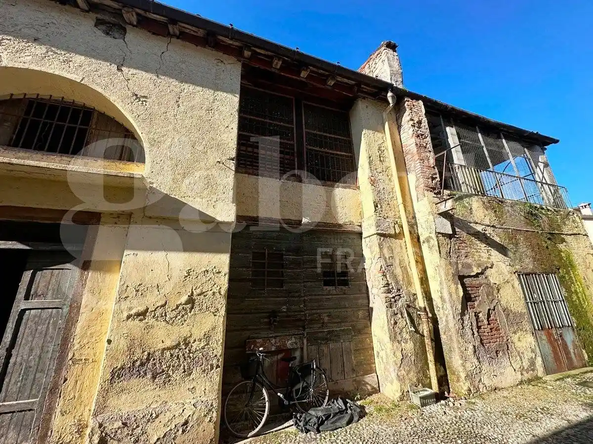 Rustico - Casale in vendita a Brescia