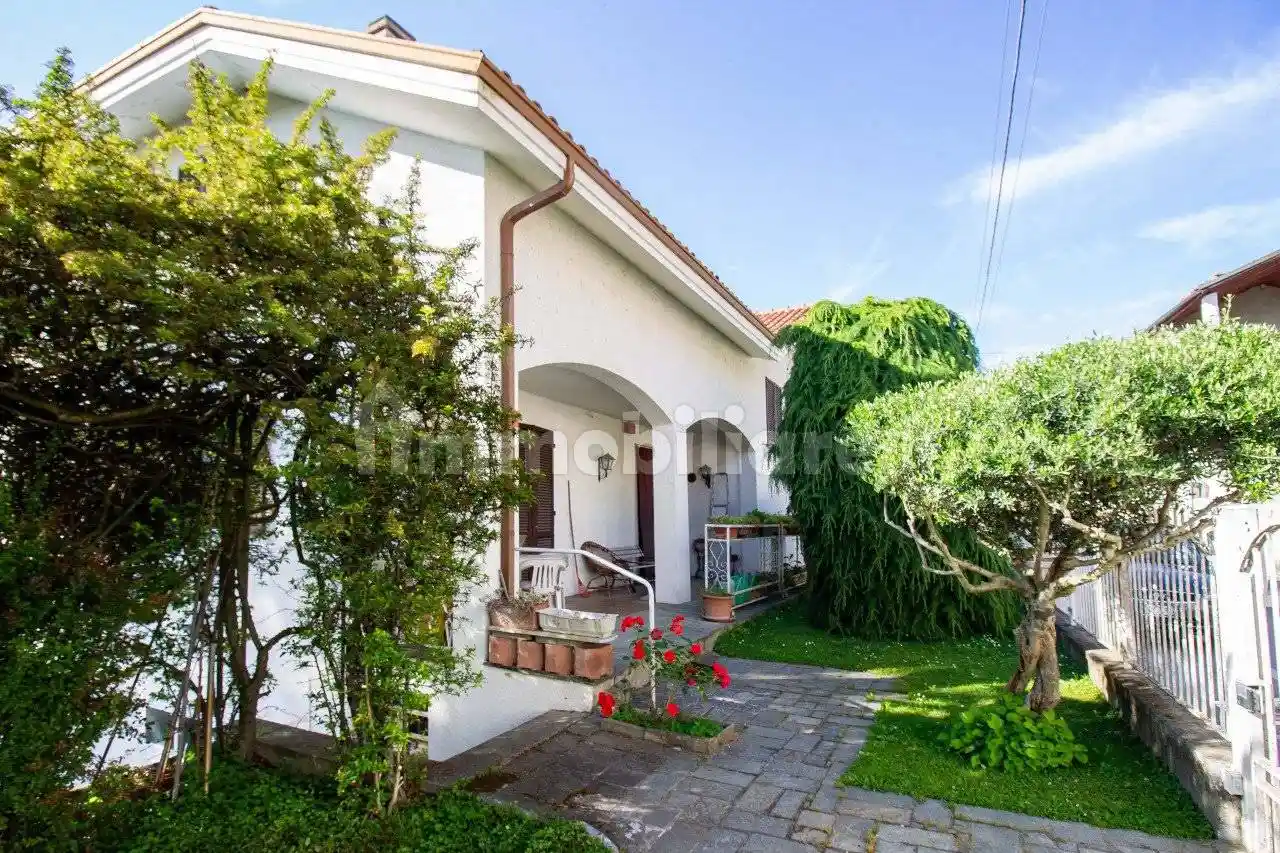 Villa in vendita a Castagnole Monferrato