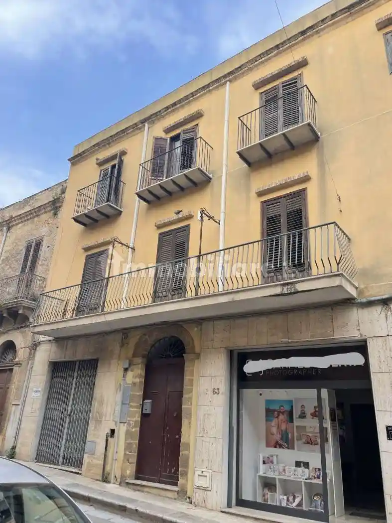 Palazzo - Edificio in affitto a Castelvetrano