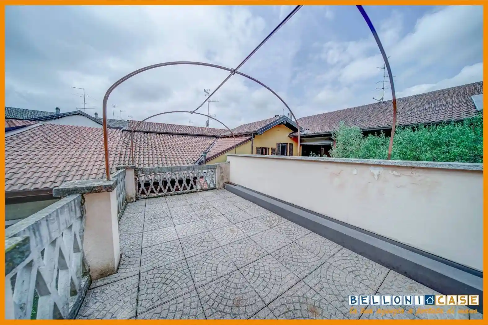 Casa indipendente in vendita a Caronno Varesino