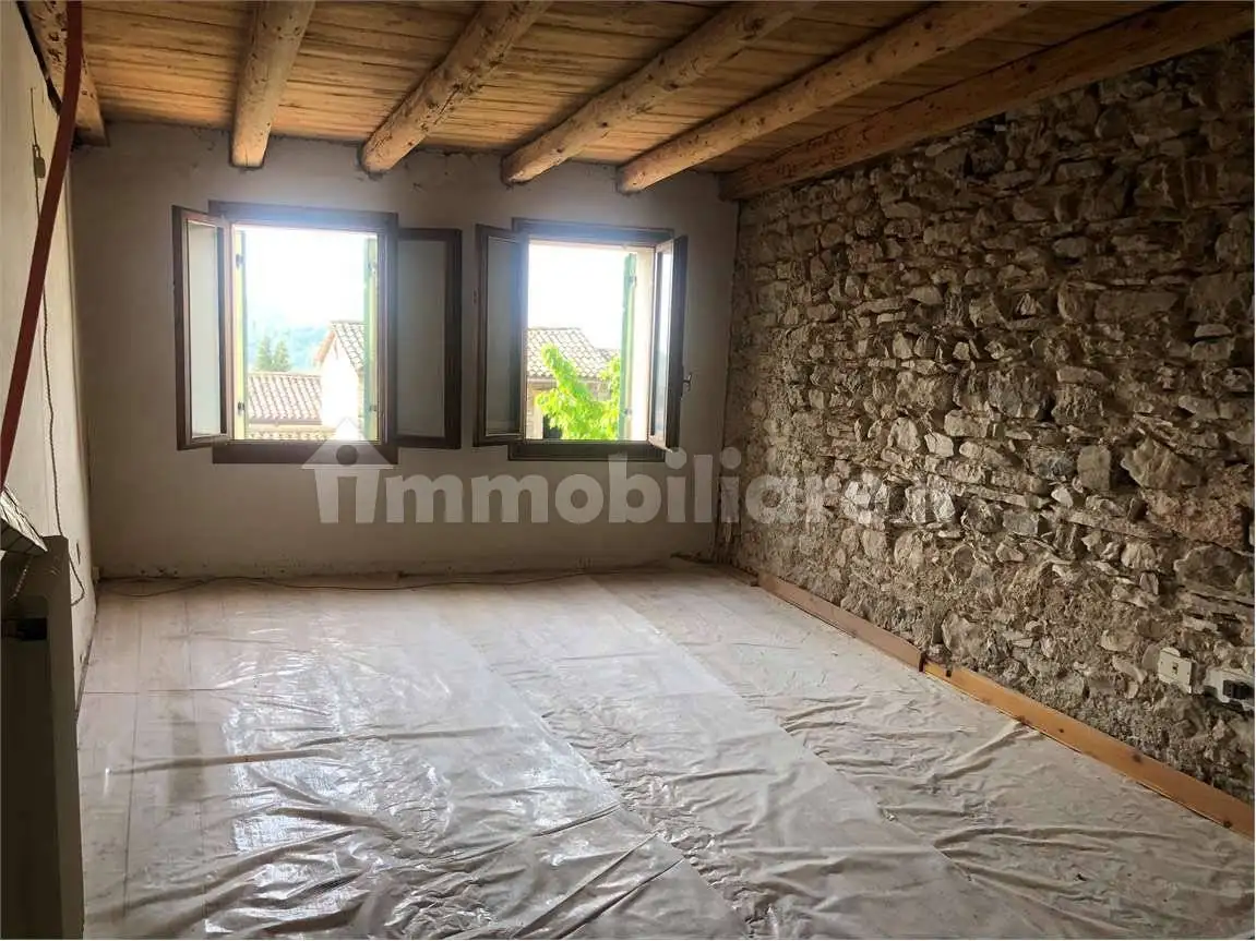 Casa indipendente in vendita a Cavaso del Tomba