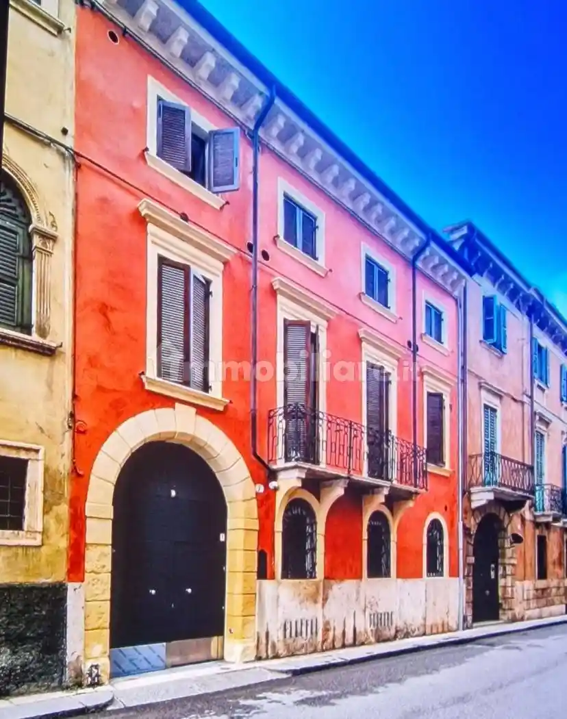 Palazzo - Edificio in vendita a Verona