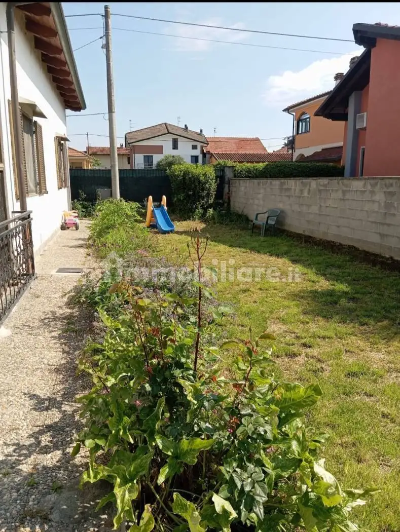 Casa indipendente in vendita a Tronzano Vercellese