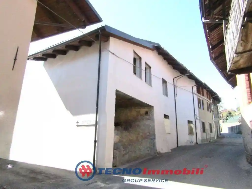 Casa indipendente in vendita a Front