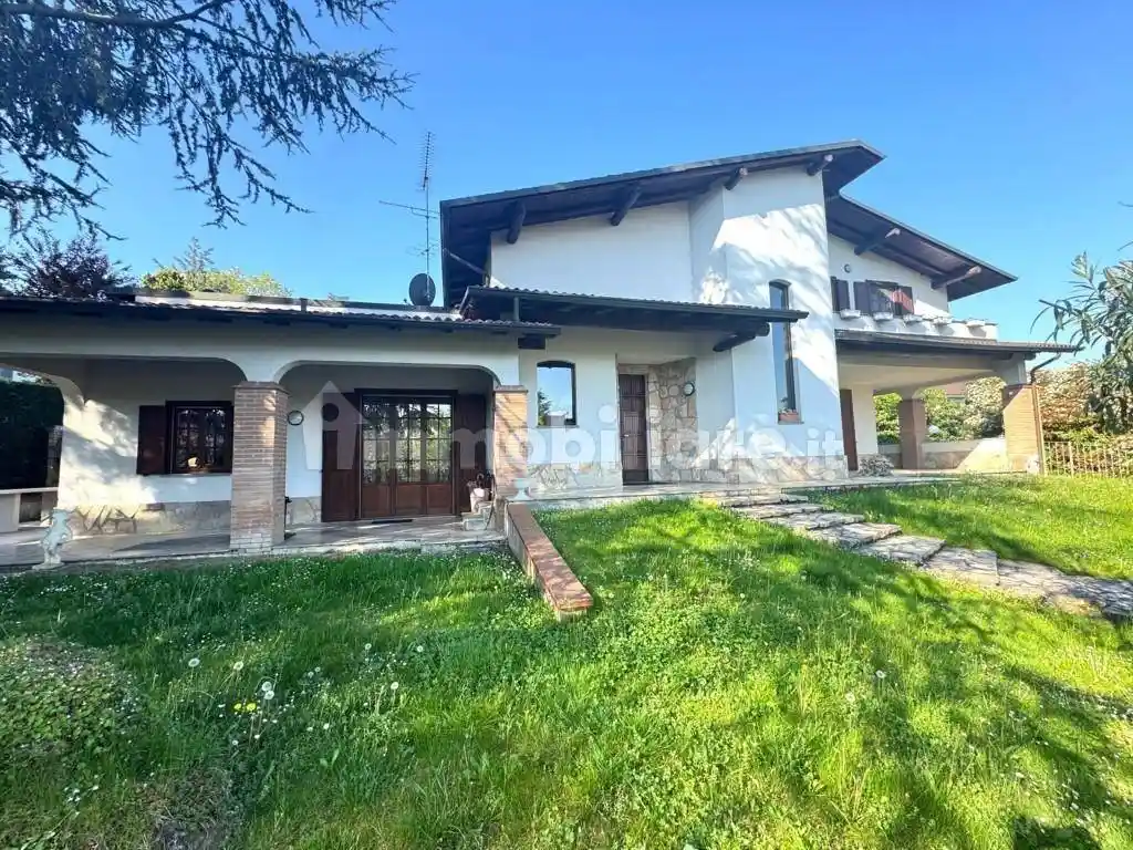 Villa in vendita a Godiasco Salice Terme