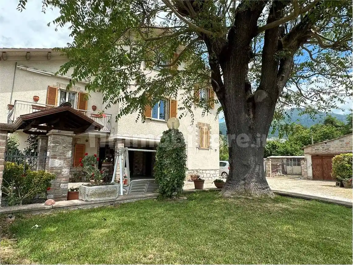 Villa in vendita a Gualdo Tadino