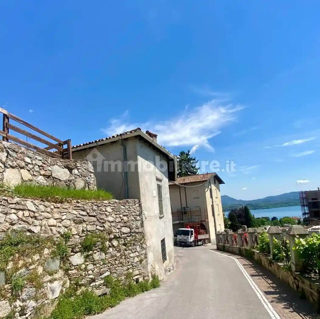 Villa in vendita a Erba