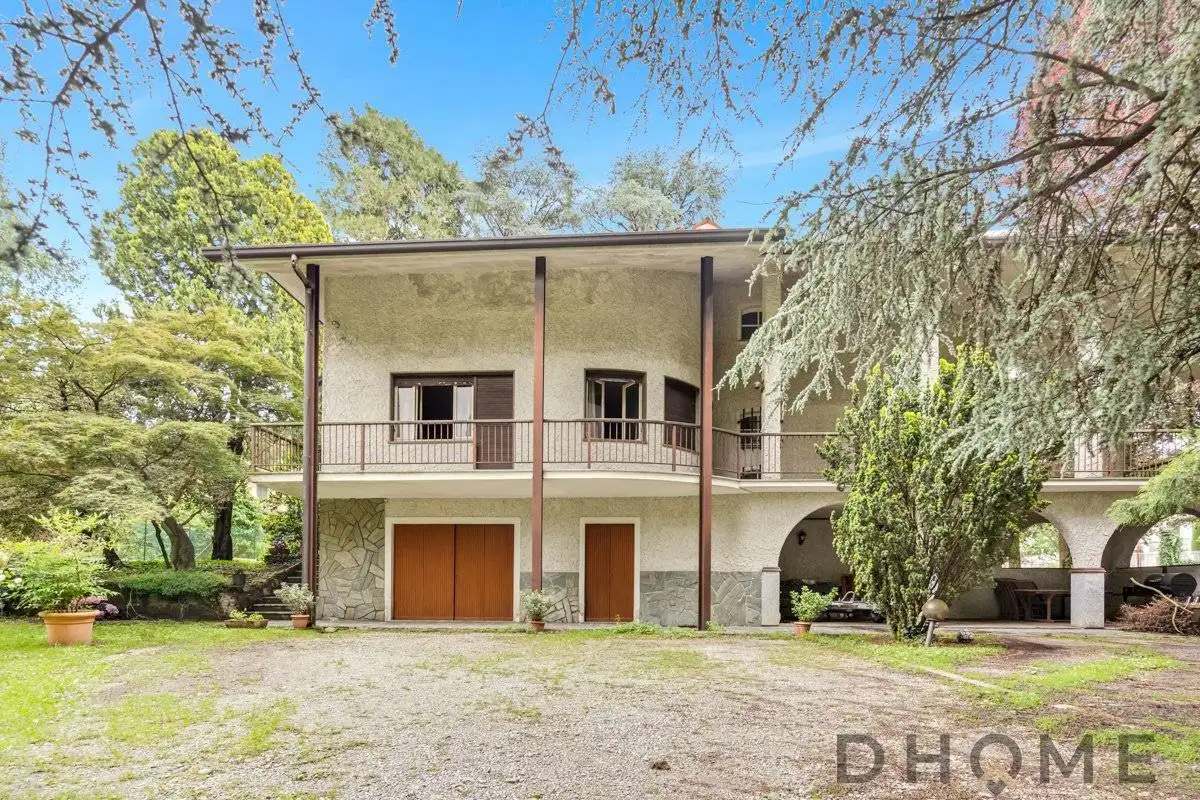 Villa in vendita a Dolzago