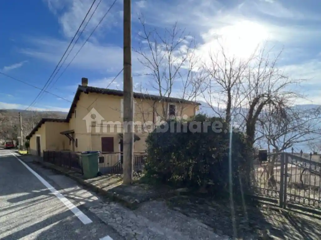 Appartamento in vendita a Sant'Anatolia di Narco