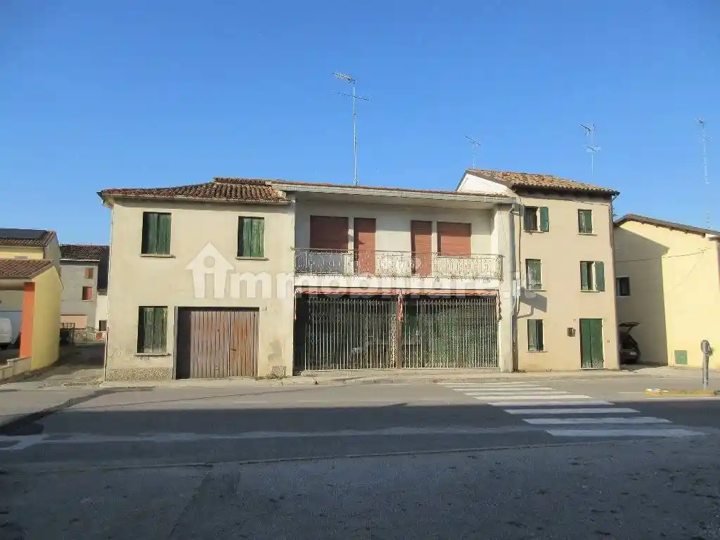 Casa indipendente in asta a Vazzola