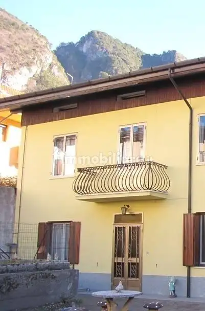 Casa indipendente in vendita a Amaro